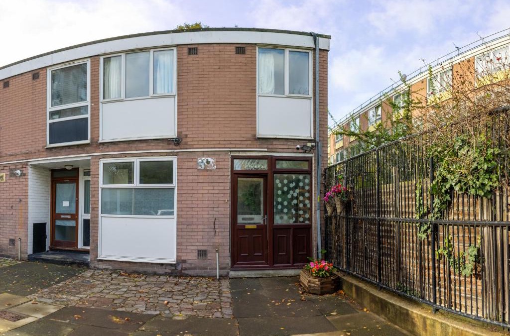 Euston House | Regent's Park Sleeps 8 Pet Friendly & Garden