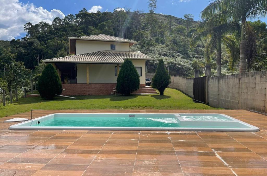 Vitor Hugo House | Região de Pedra Azul casa Amarela