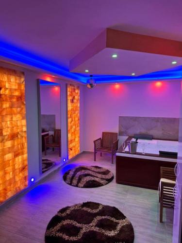 Sibiu Apartment | Regim Hotel Hanea jacuzzi in camera,piscina exterioara si sauna comuna