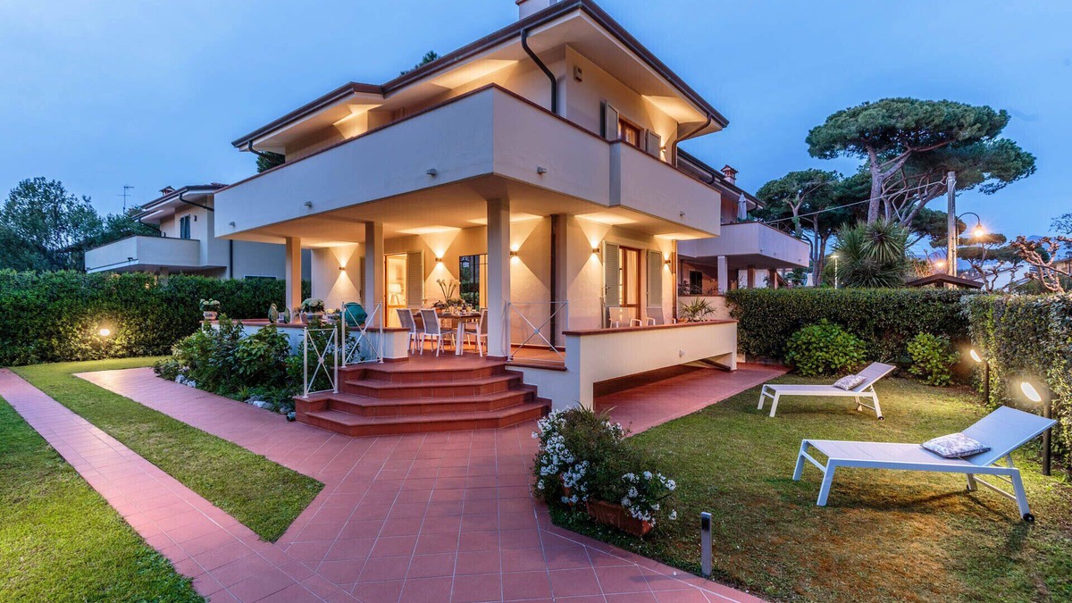 Marina di Pietrasanta Villa | Regina Beach, Luxury 3 bedrooms Villa by the Beach in Marina di Pietrasanta