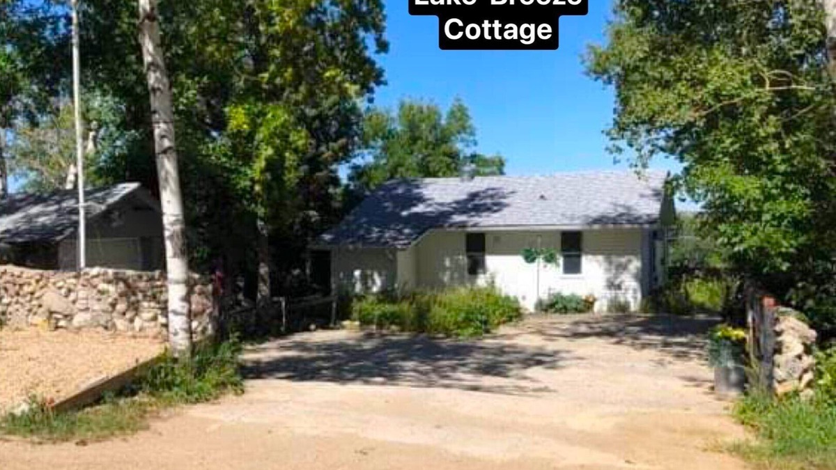 Regina Beach House | Regina Beach 2 Bdrm All Season Home - Pet Friendly