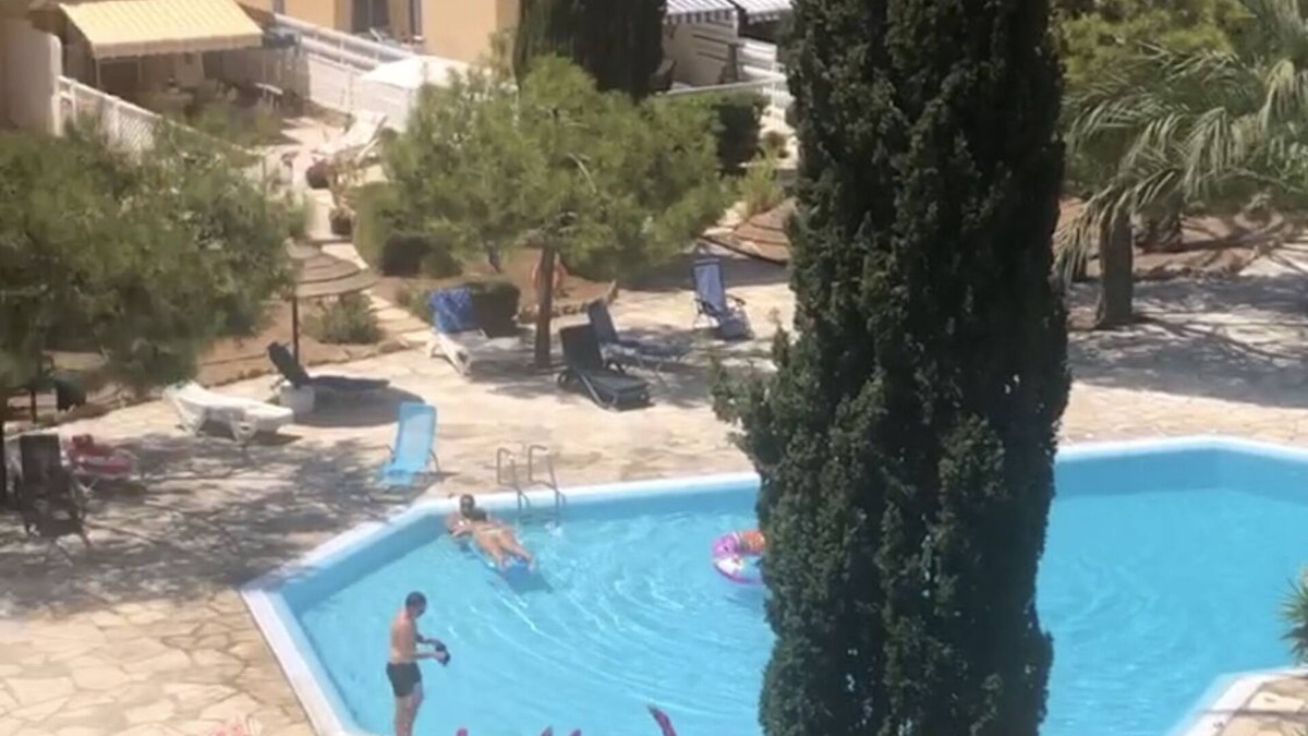 Moutallos Apartment | Regina Gardens 1, Venus Beach -6 min, Sunset Sea View, Gated Complex