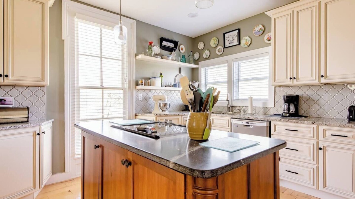 Finchville Bed & Breakfast | Regina's Country Livin'