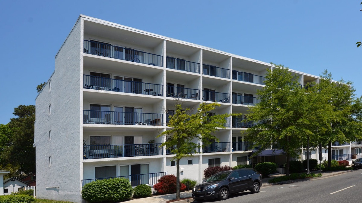 The Pines Condo | Rehoboth Beach Condo Sleeps 4 w/Parking Renovated