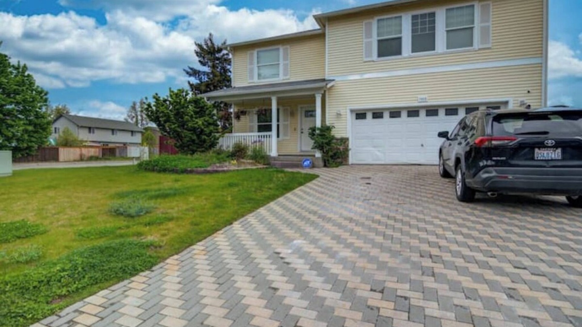 Frederickson House | Rehoboth house n4 bedroom house, 2.5 bathrooms, kitchen, dining and living rooms