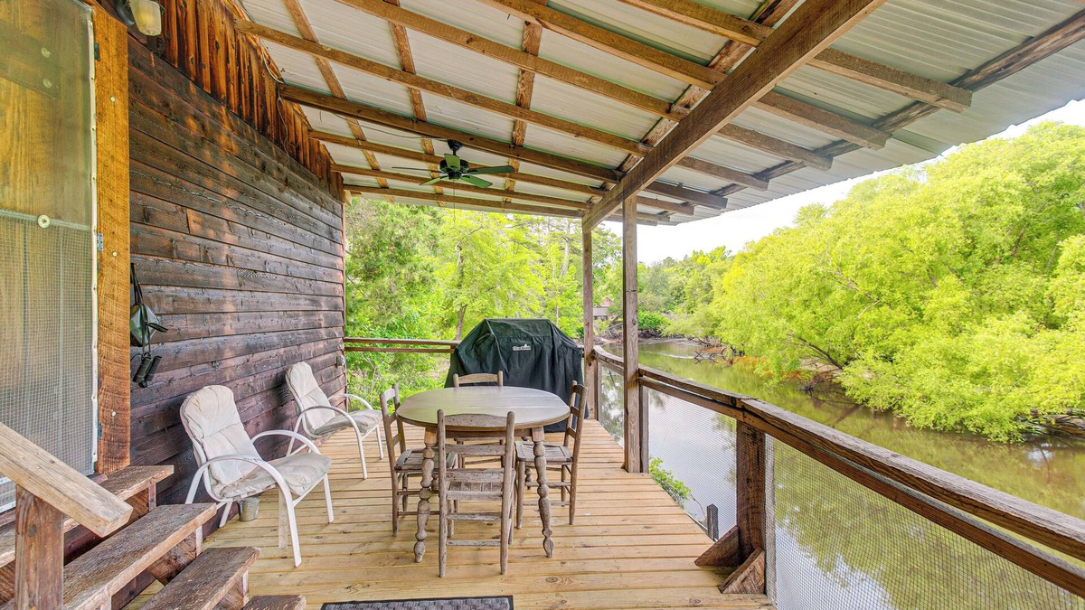 Reidsville Cabin | Reidsville Riverfront Cabin w/Deck & BBQ Grill!