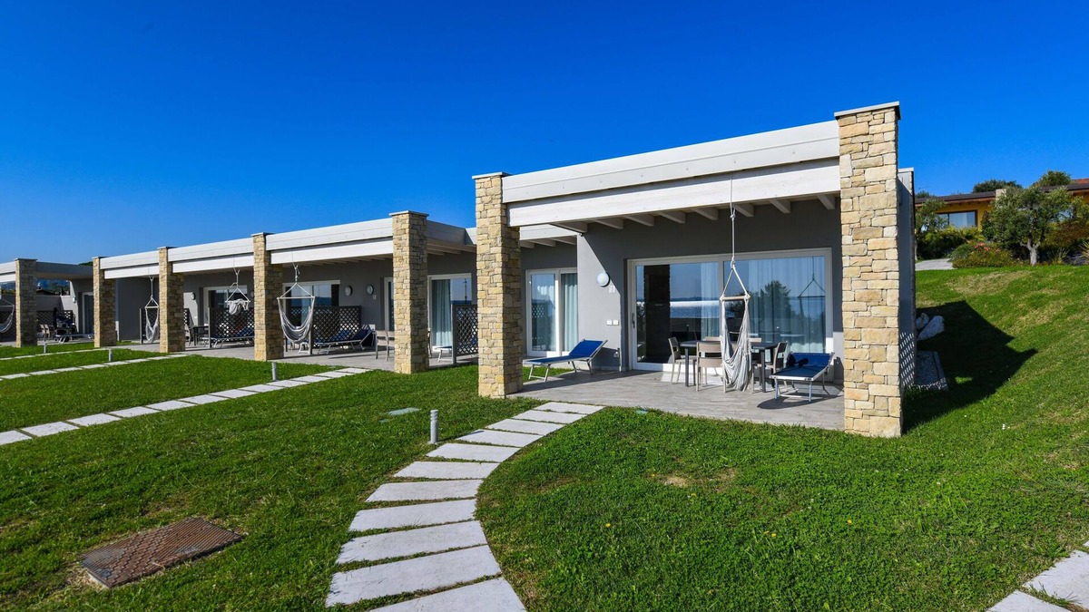 Moniga del Garda Apartment | Relais Rosa dei Venti: 1 bedroom elegance, 2 pools, lake view!