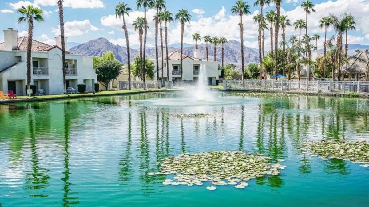 Palm Desert Condo | RELAX! *3 Pools/11 Hot tubs * 2/2 w/Kitchen for 6!
