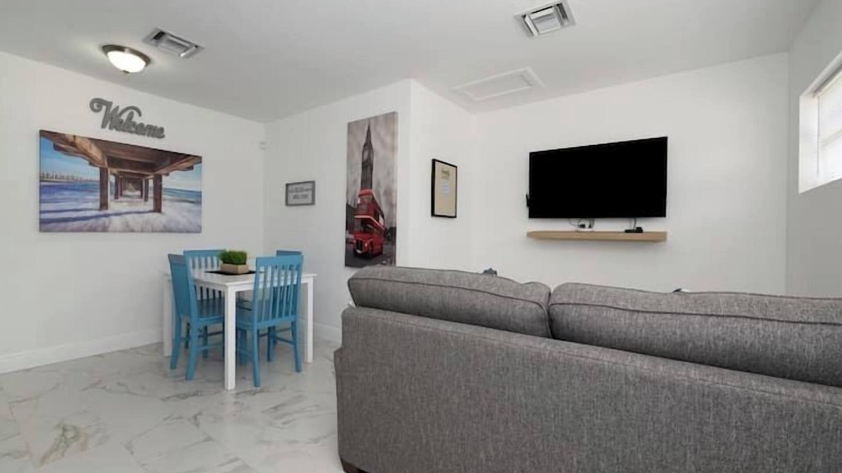 Poinsettia Heights Apartment | *Relax and Enjoy Fort Lauderdale Beach!