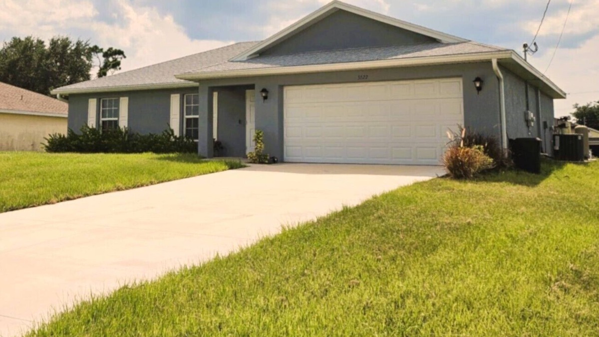 Jacarandas House | Relax and Recharge in Beautiful and comfortable cozy Cape Coral home!