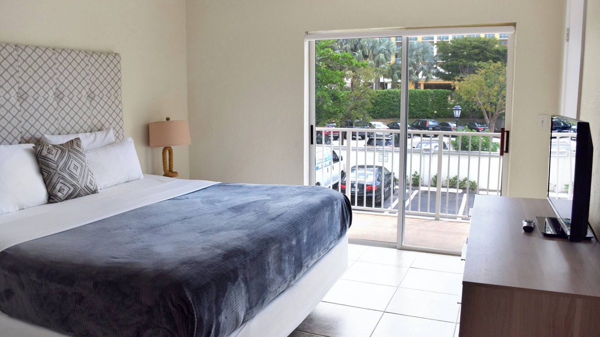 Key Biscayne Apartment | Relax And Recharge! Family Suite, Private Beach Access, Outdoor Swimming Pool