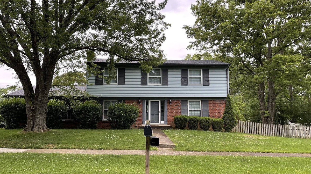 Middletown House | Relax and roam, close to shop and eateries and 1 mile expressway