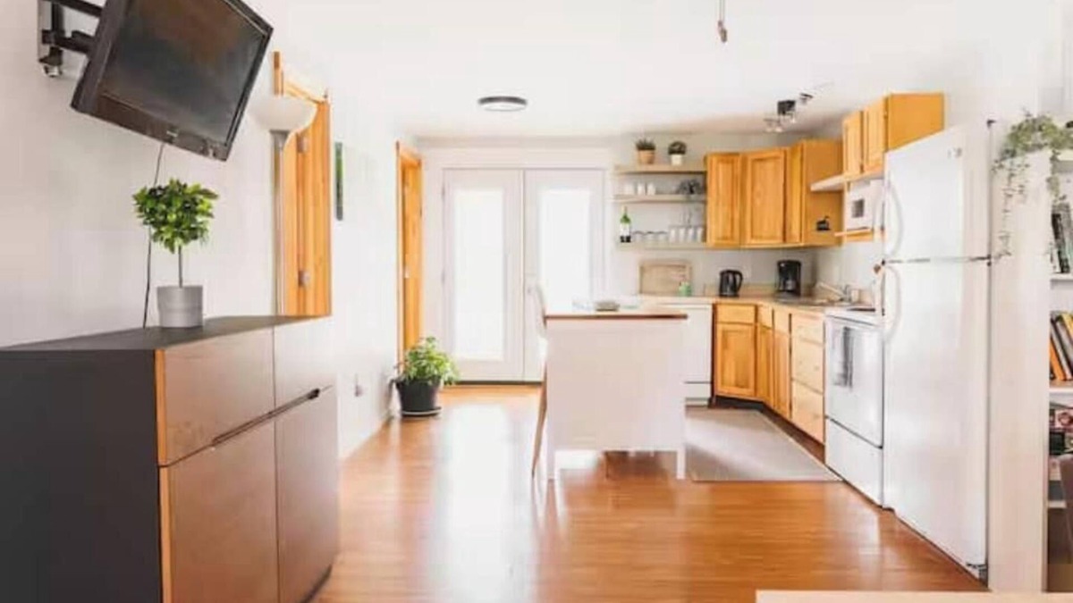 Lambton Shores Cottage | Relax and Unwind at Hideaway Cottages Full