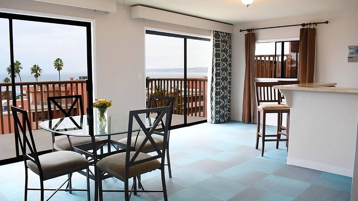 Village of La Jolla Hotel | Relax and Unwind! 2 Oceanview Units! Minutes Away to La Jolla Cove Beach!