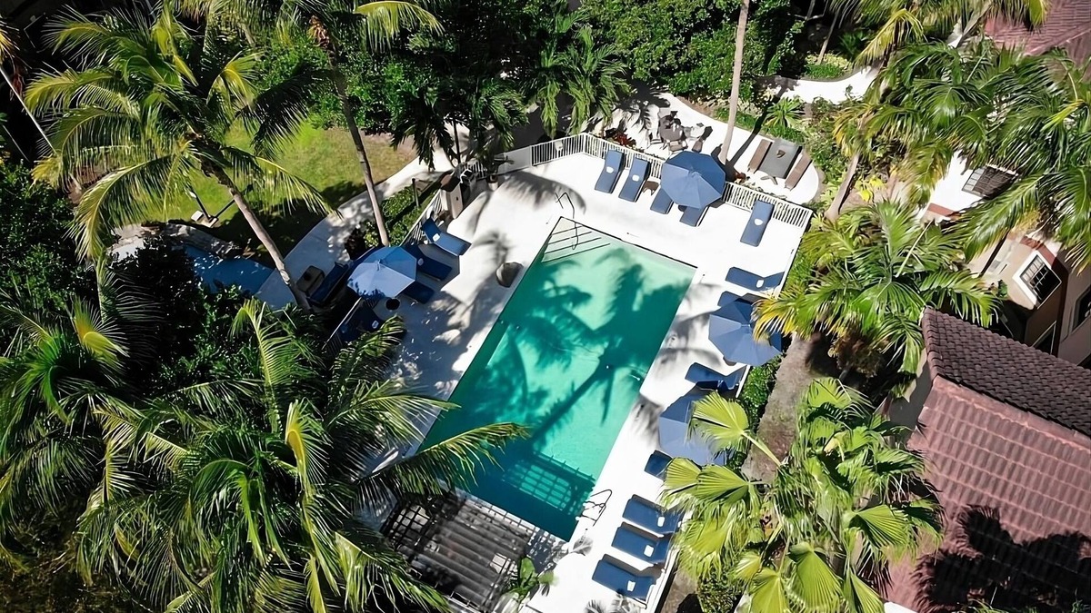 Plantation House | Relax and Unwind! 2 Pet-friendly Suites, Outdoor Pool, with Free Breakfast!
