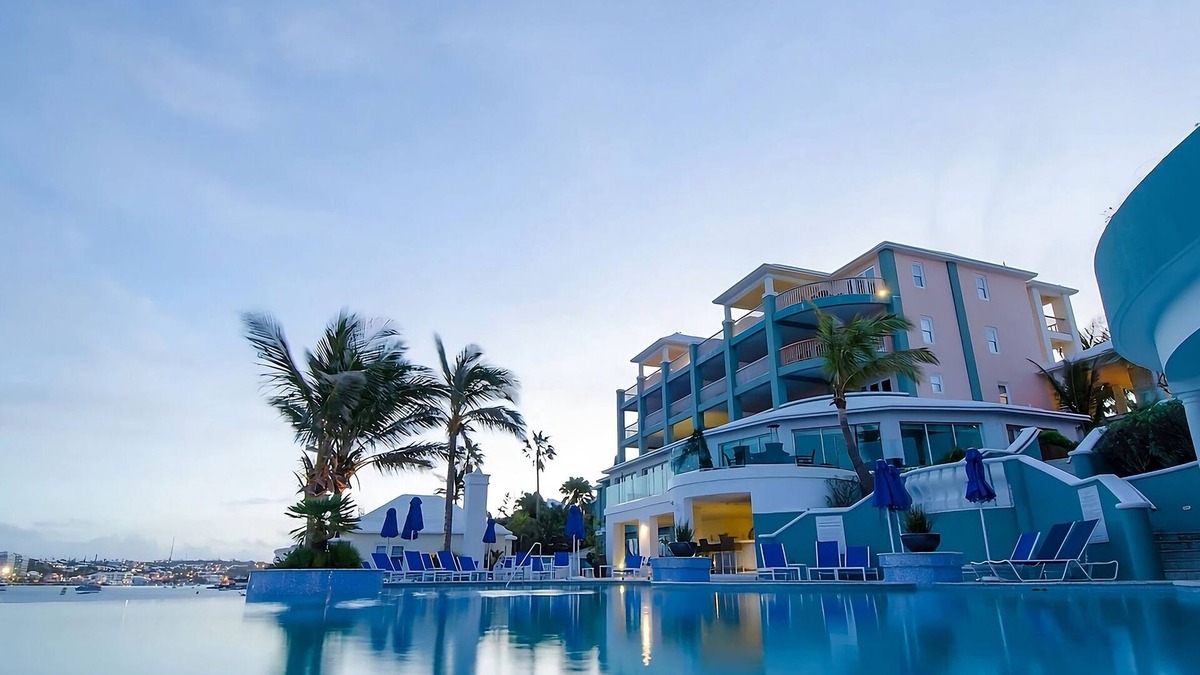 Paget Hotel | Relax and Unwind! 4 Comfortable Units, Outdoor Pool, FREE Parking, Near Aboretum
