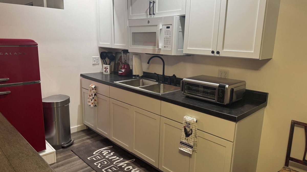 Benton Apartment | Relax and Unwind at a Peaceful Retreat Near Rend Lake