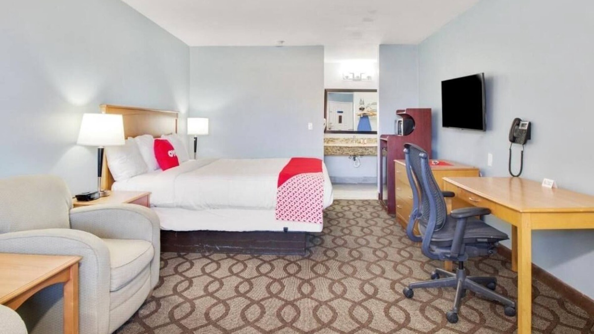 Ingleside Apartment | Relax and Unwind! Free Parking, Onsite Pool, Near Port Aransas Museum