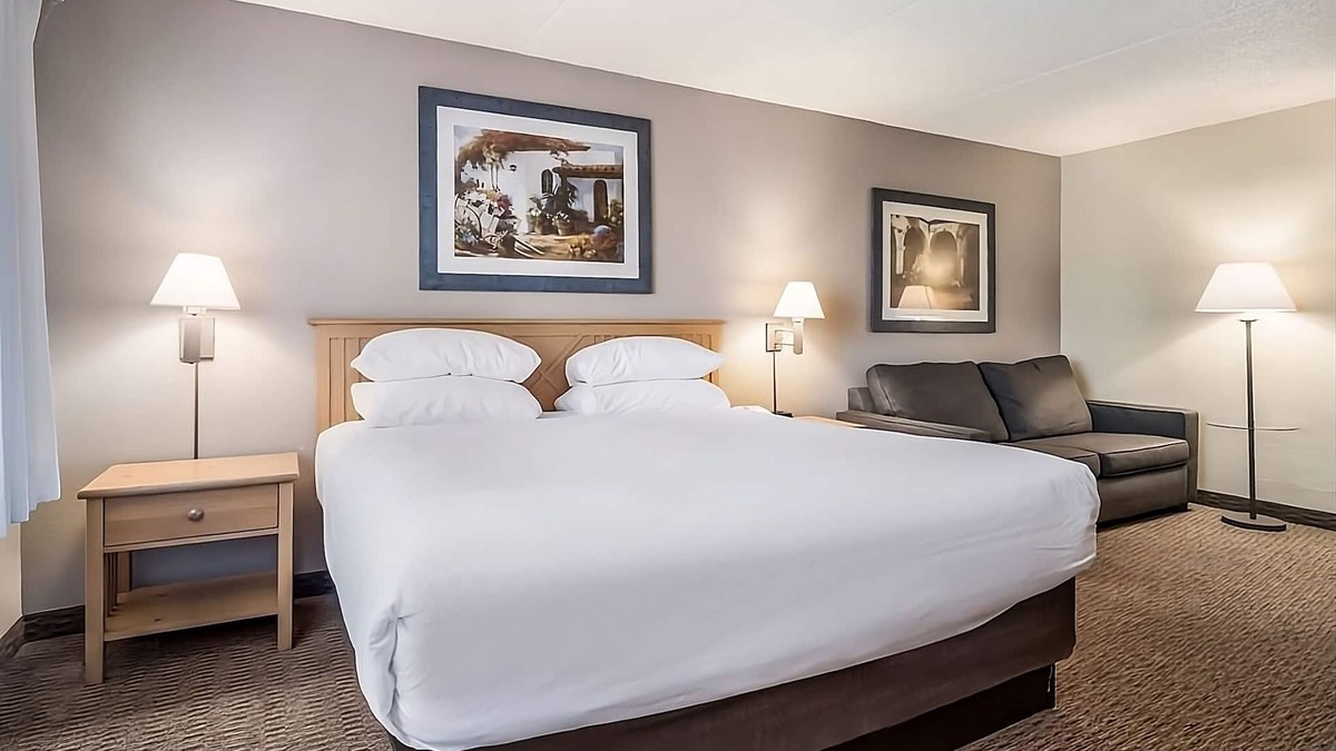 Palm Valley Resort | Relax and Unwind in Red Lion Inn & Suites Goodyear Phoenix! Free Parking