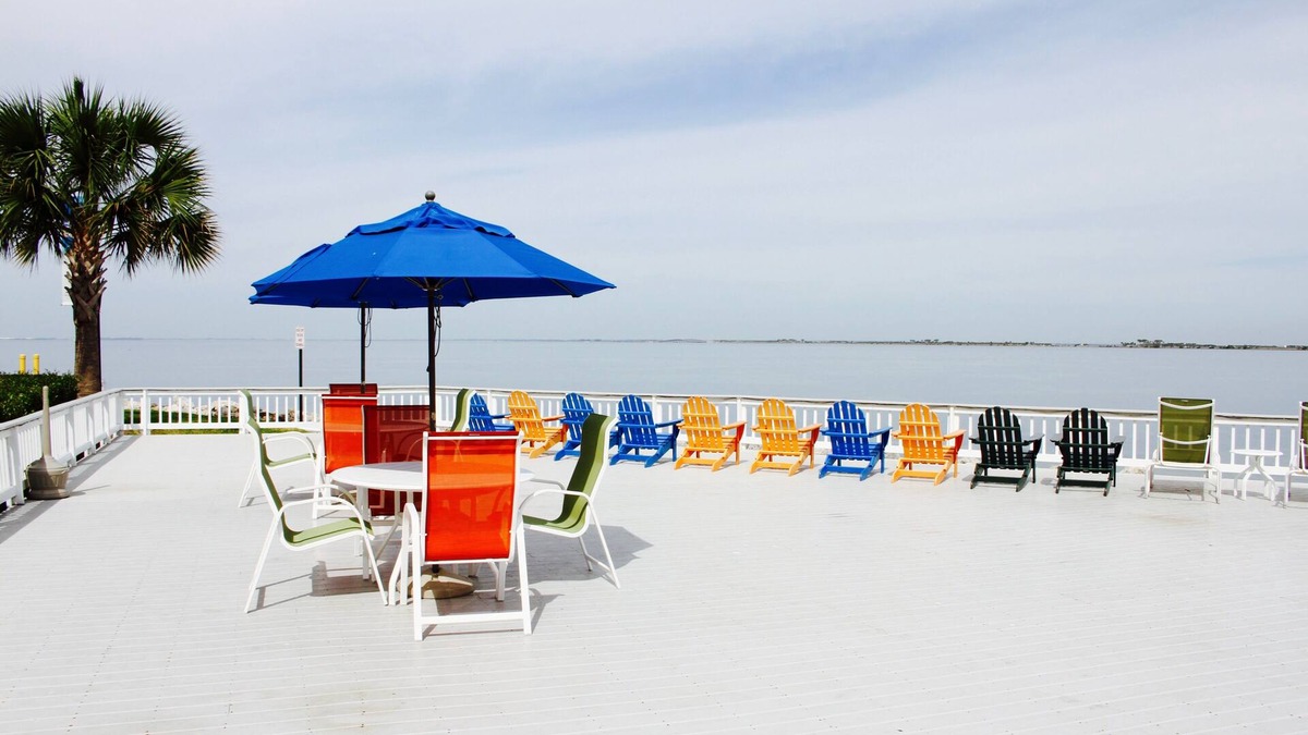 Rocky Point Hotel | Relax and Unwind! Kitchen, Outdoor Pool, Parking, Near Henry B. Plant Museum!