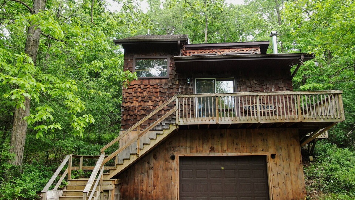 Norwalk Cabin | Relax and watch all the different wildlife pass by as you put life on pause