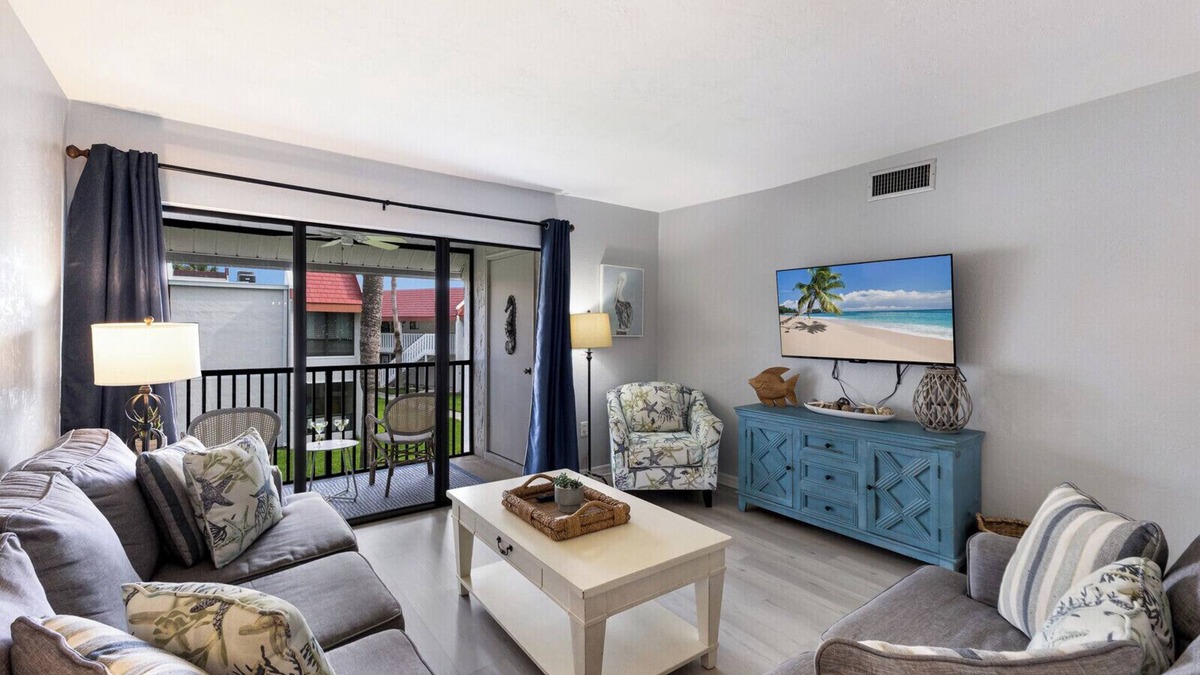 Bradenton Beach Condo | Relax at Bay Bliss-Bay Views & Steps to Beach!
