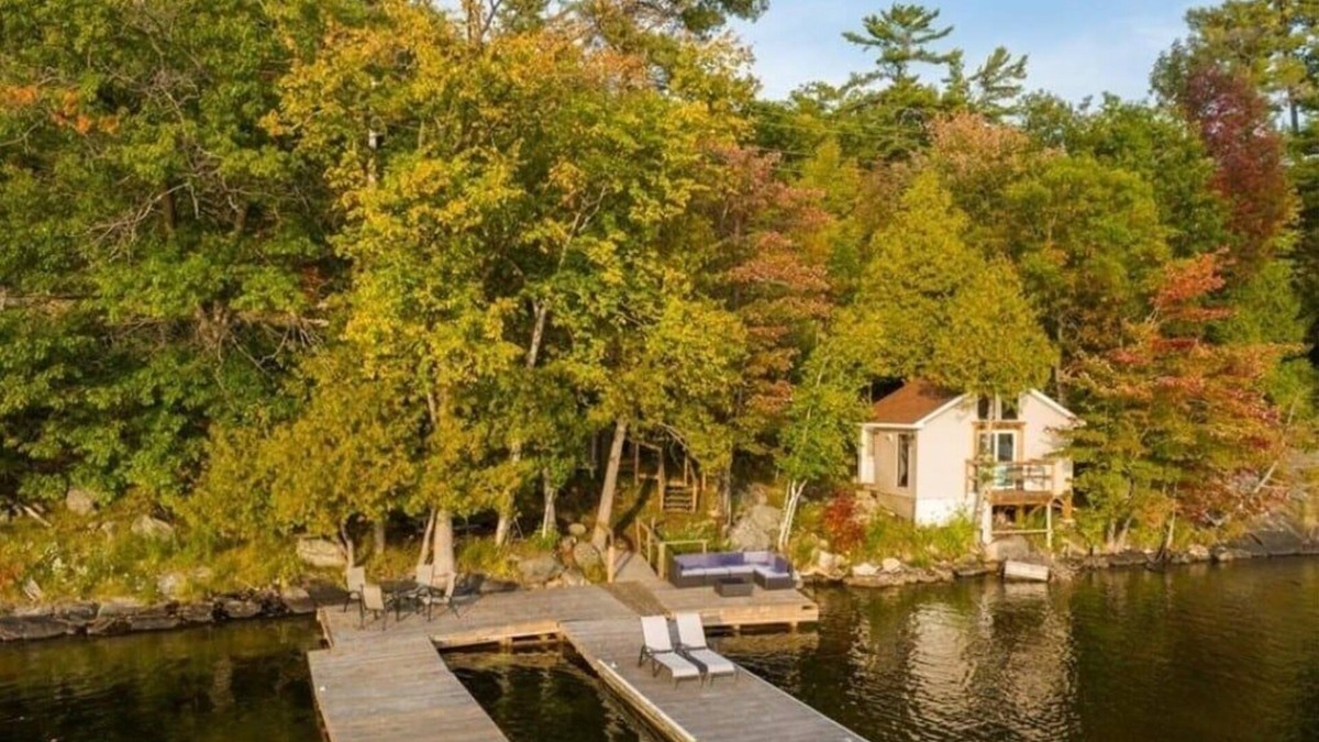 Port Carling Cottage | Relax at Lake Joseph-Kayak, SUP, Dock, BBQ, Swim