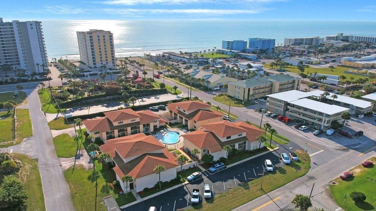 Daytona Beach Condo | Relax at the Oasis Condominium