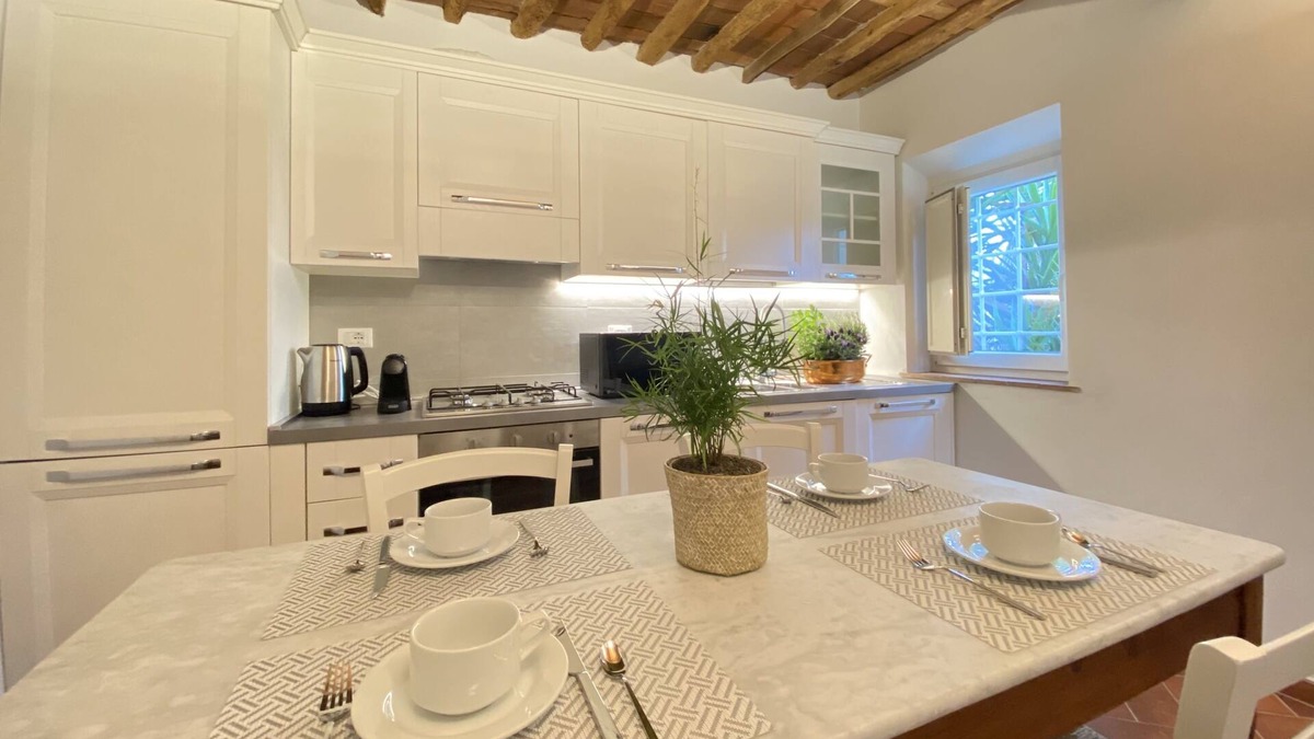 Capannori House | Relax&Business [Wi-fi, TV HD, Parcheggio gratuito]