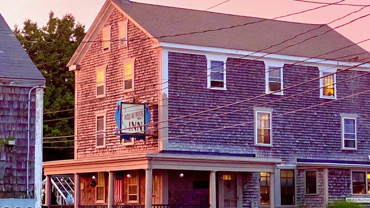 Westport Point Bed & Breakfast | Relax by the sea! Bed & Breakfast room near Horseneck State Beach