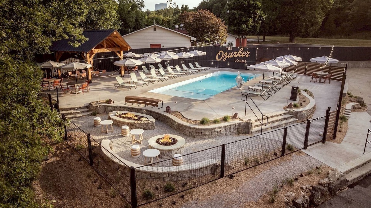 Branson Hotel | Relax Creekside in a Modern Vintage Retreat with Fire Pit Access l 2 Rooms