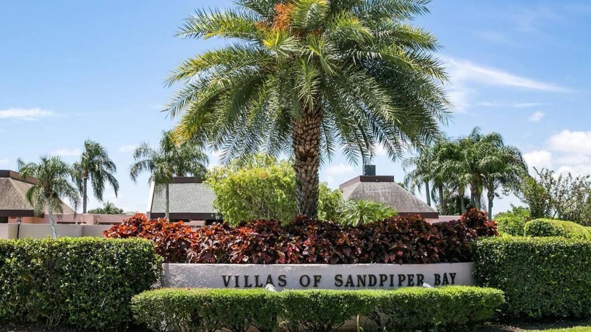 Port Saint Lucie Villa | Relax in a Beautiful Park Like Setting on the St Lucie River