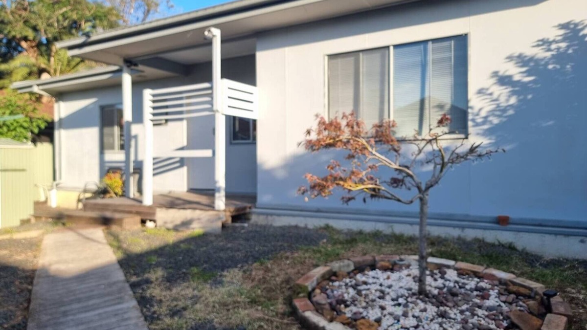 Miranda House | Relax in a Garden Retreat: Steps to Beaches,Shops,Stations and sdyney CBD.