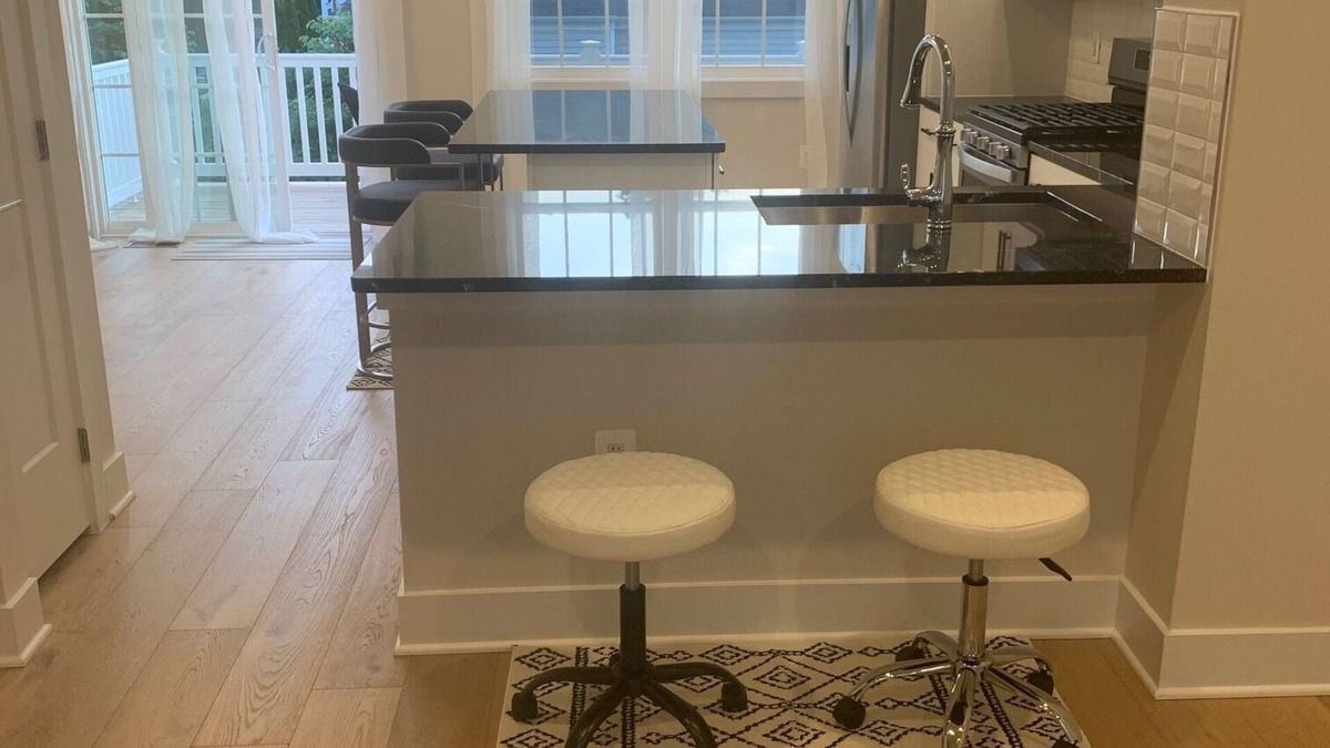 Ashburn House | Relax in an upscale modern new town house. 10 minutes from Dulles Int'l Airport.