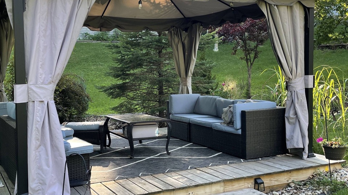 Como House | Relax in beautiful Lake Como. Less than 10 minutes to downtown Lake Geneva.