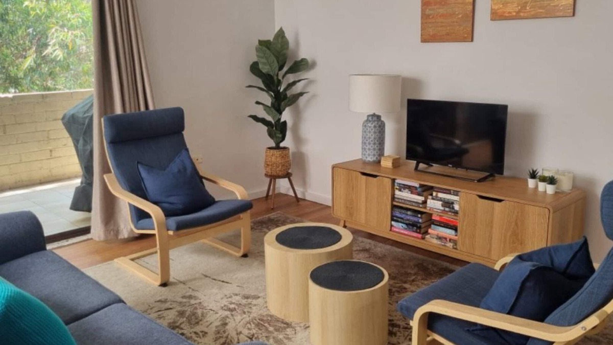 Hawks Nest Apartment | Relax in Cosy Comfort.