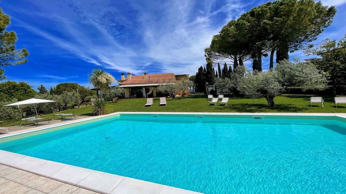 Pietrauta Villa | Relax in Italy s most famous Sagrantino wine and truffle. Slps 15. Exc pool
