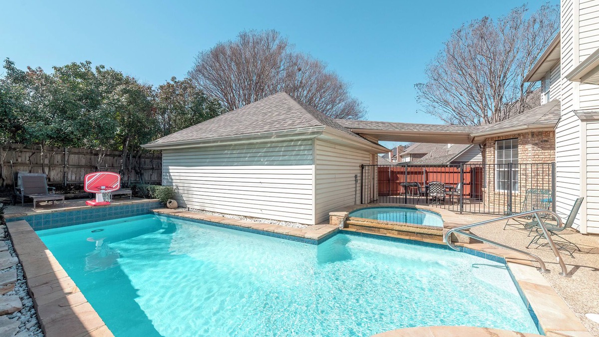 Highland Village House | Relax in our spacious villa, just a quick ride away to Grapevine Malls & Airport