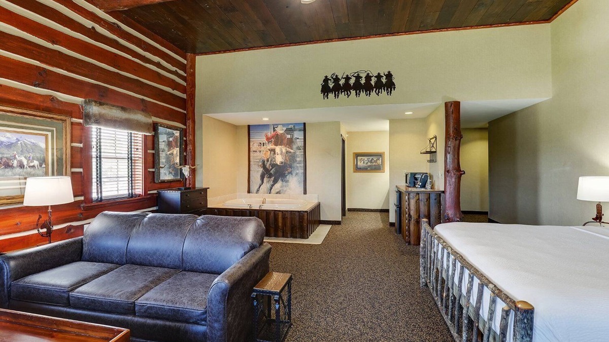Columbia Hotel | Relax in Rustic Elegance at Columbia! Pool & On-site Bar | 3 Units
