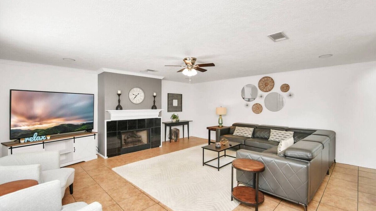 Atascocita House | Relax in Style! 6BR Houston Oasis w/Pool & Spa