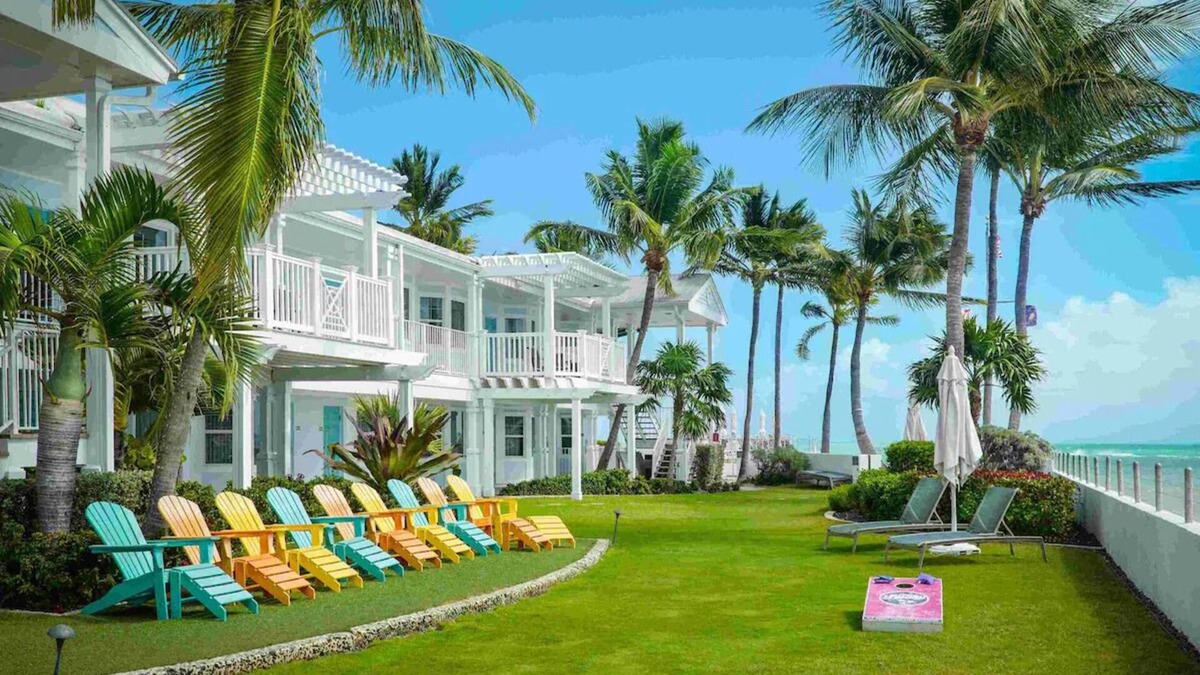 Uptown - Upper Duval Hotel | Relax in Style with 3 Swimming Pools Access and Easy Beach Walks in Key West