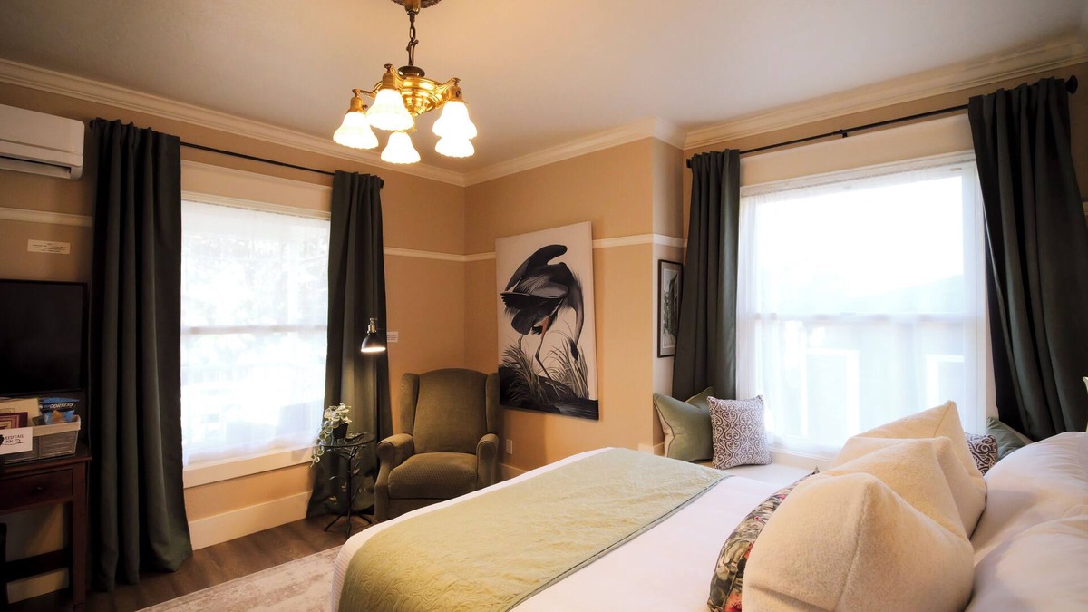 Historic Downtown District Apartment | Relax in the luxurious 1-bedroom Louisa Suite at RedTail Inn. Enjoy a double rain shower, plush linens, and a shared hot tub. Located near downtown Ashland, with off-street parking and high-speed WiFi.