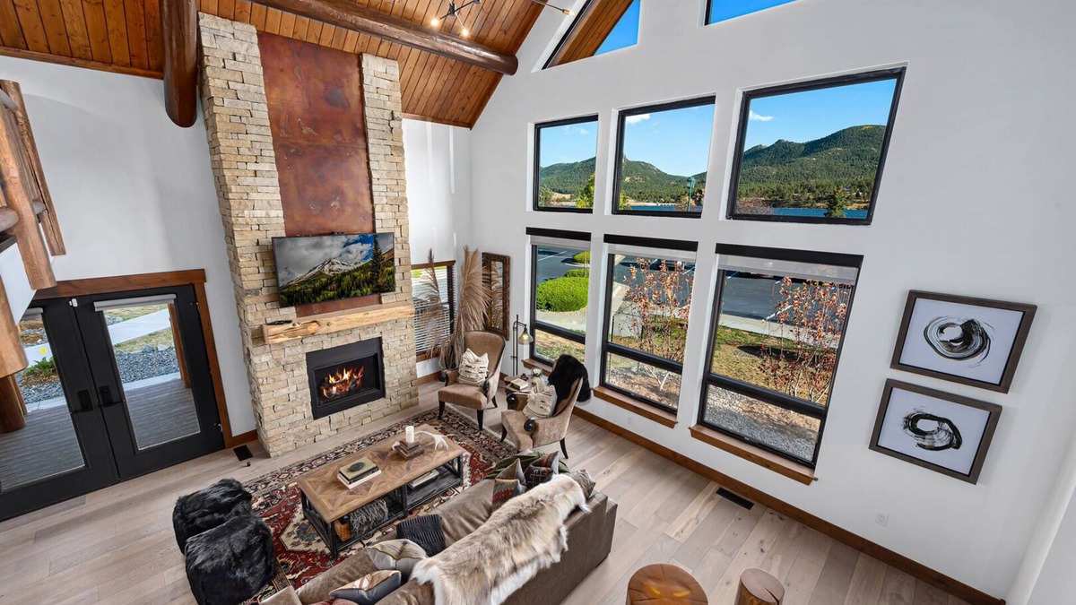 Estes Park Cabin | Relax in The Rockies – Located on Lake Estes, Jacuzzi and Indoor/Outdoor Fireplace