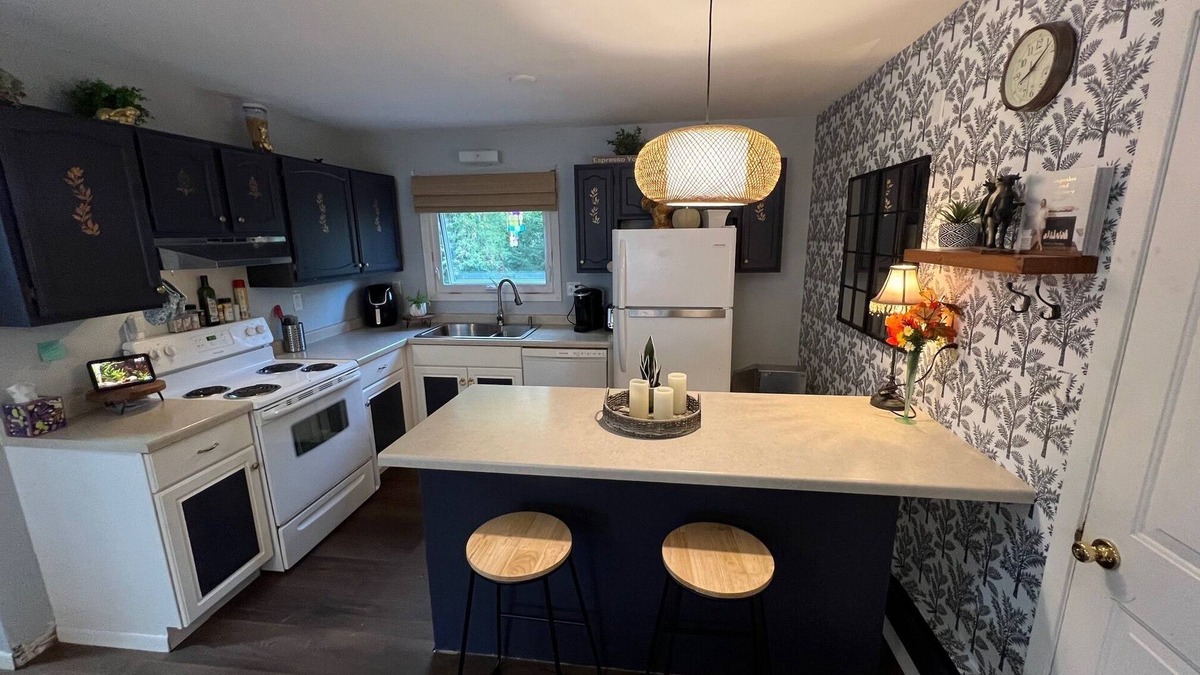 Ironwood Apartment | Relax in this charming and "feel like home comfort" newly updated apartment !