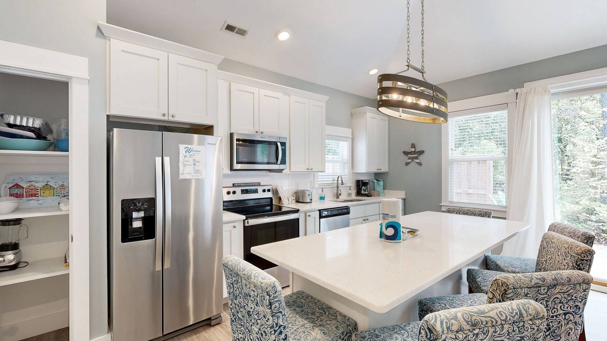 Corolla Light Condo | Relax in this inviting condo with pool