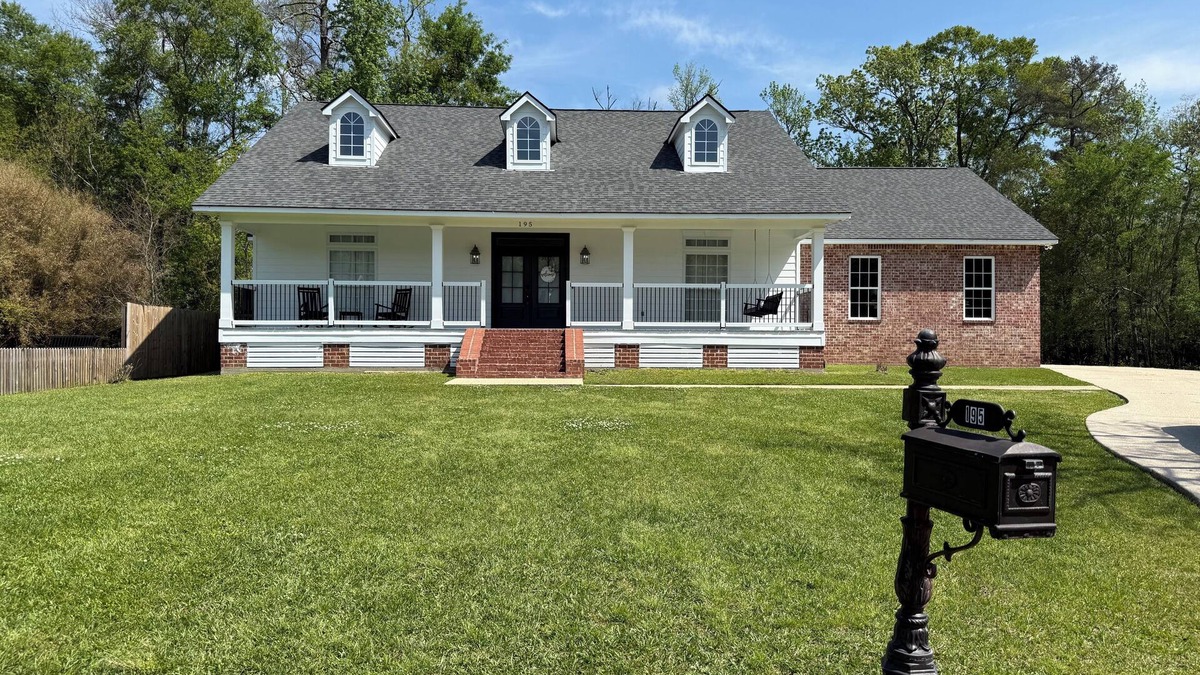 Denham Springs House | Relax in this spacious quiet home in a family-friendly neighborhood