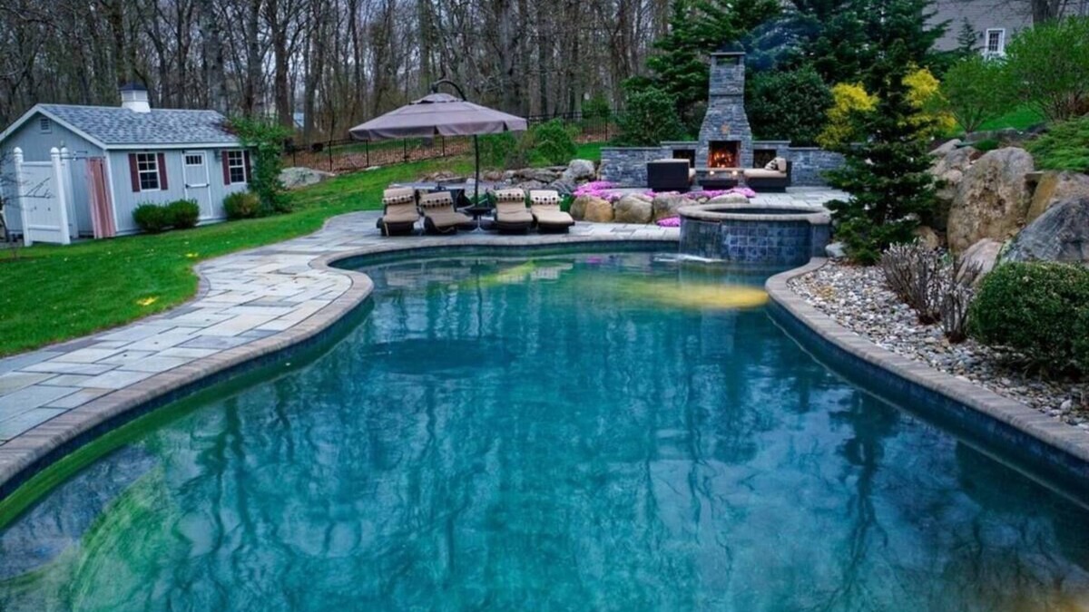 Noank House | Relax, Indulge, and Experience!