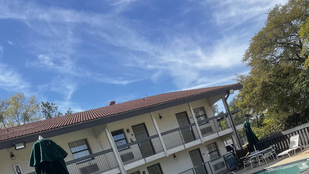 Longview Hotel | Relax Inn & Suite