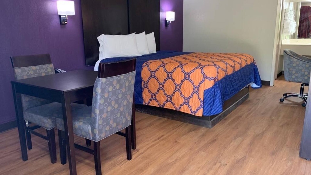 Winona Hotel | Relax Inn & Suites