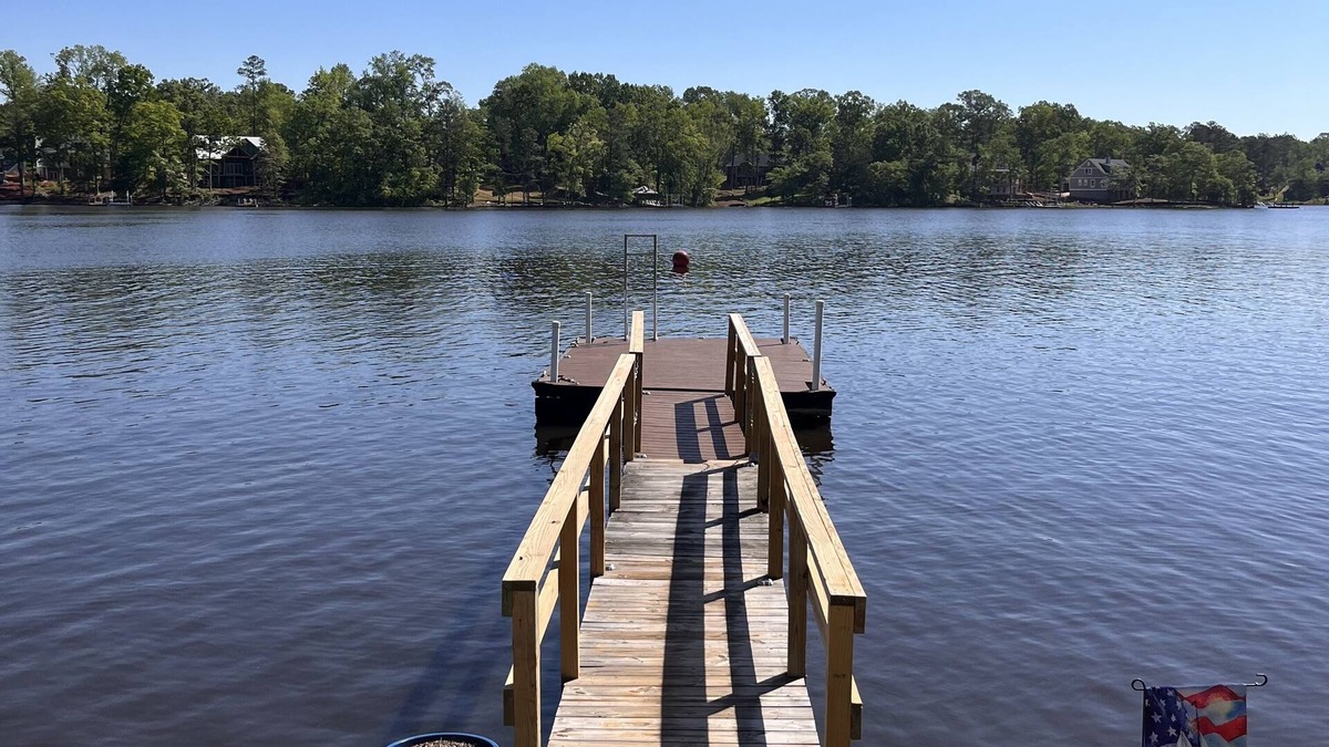 Batesburg House | Relax near Lake Murray in our spacious 3-bedroom retreat